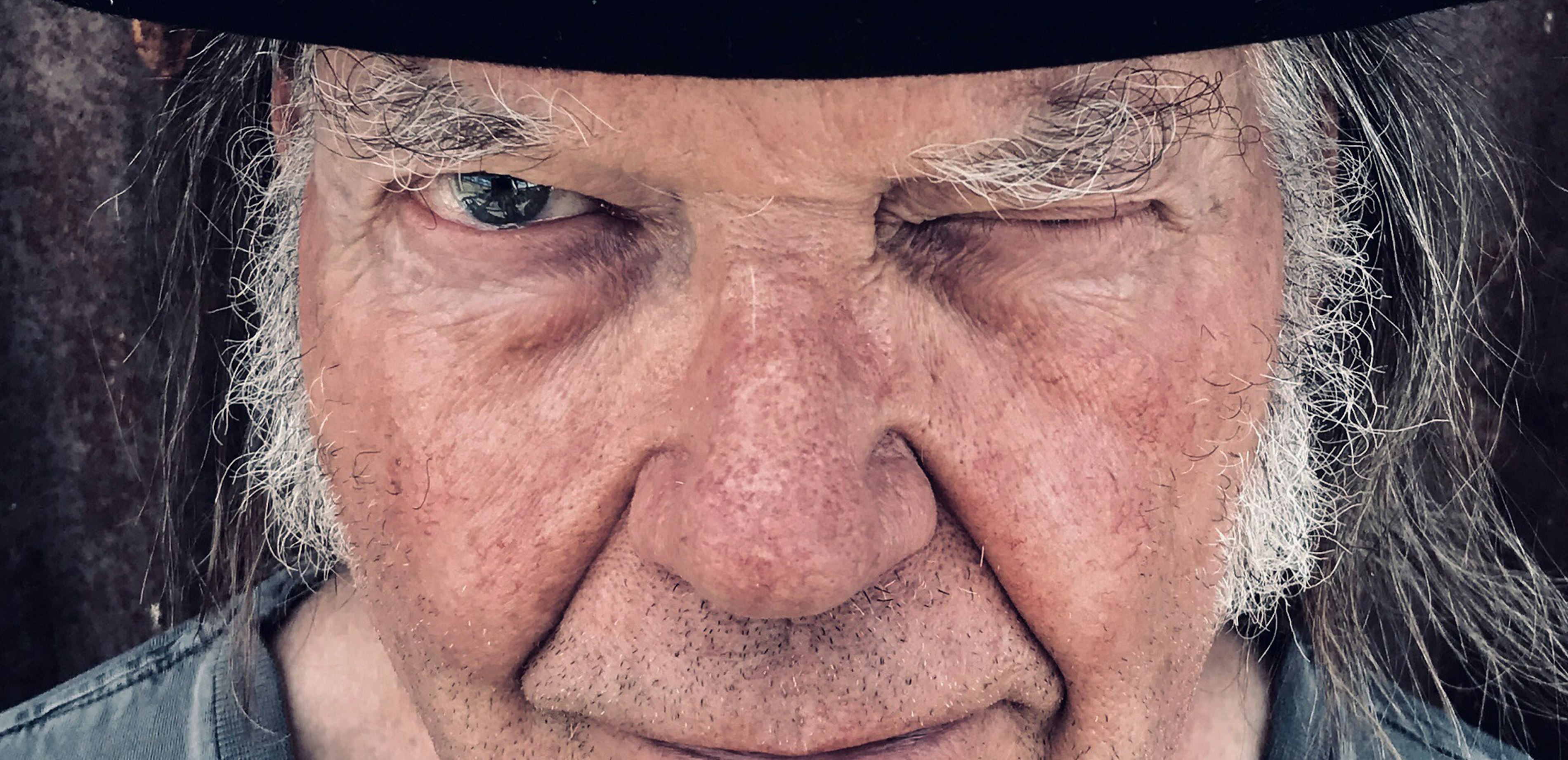 ENT01 03 Neil Young Archive4