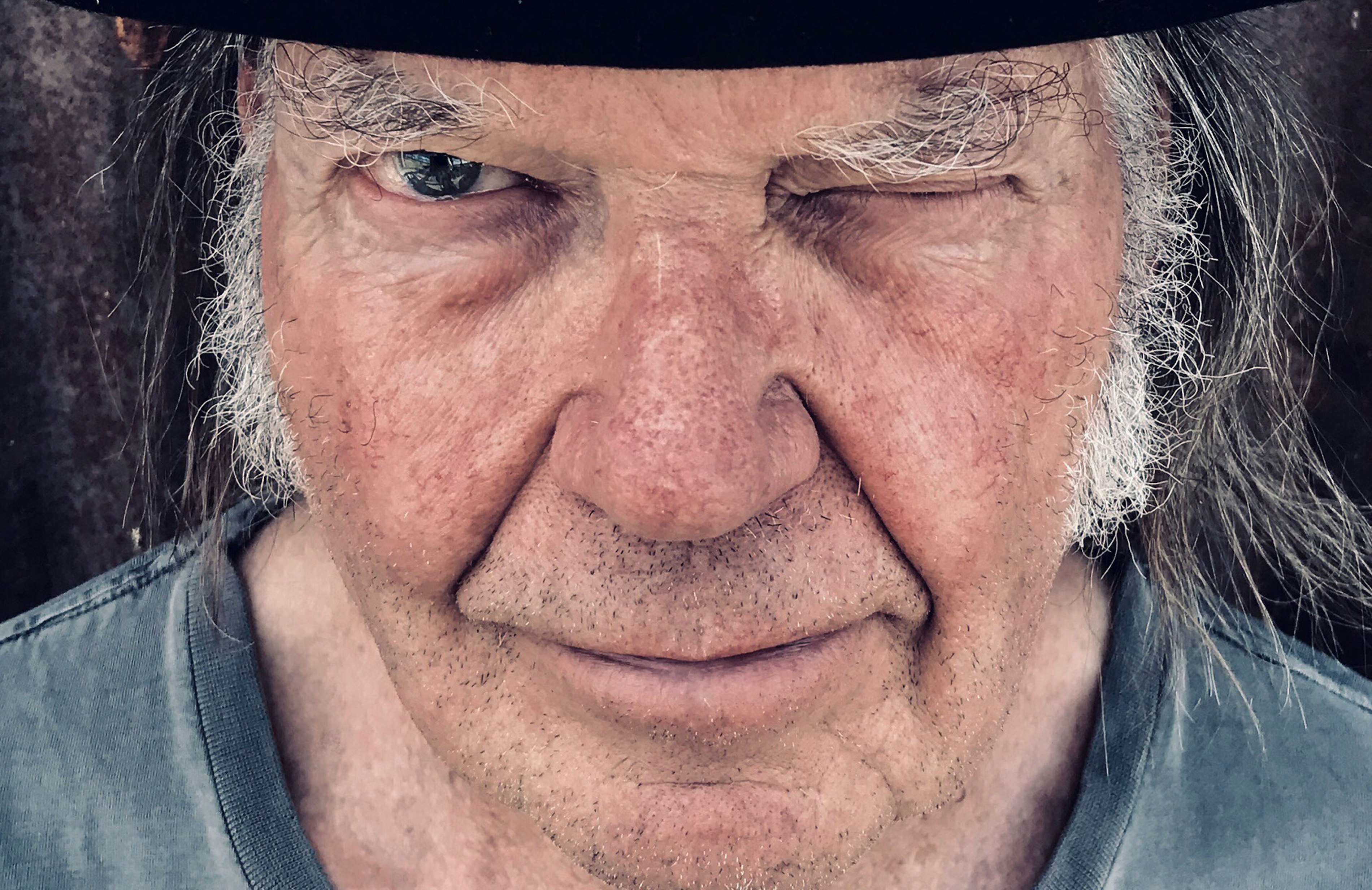 ENT01 03 Neil Young Archive4